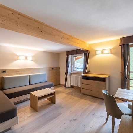Design & Suite Hotel Ciarnadoi Vigo di Fassa Ngoại thất bức ảnh
