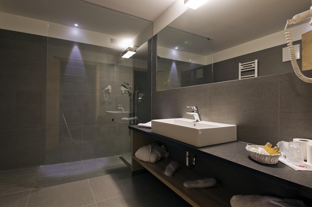 Design & Suite Hotel Ciarnadoi Vigo di Fassa Phòng bức ảnh