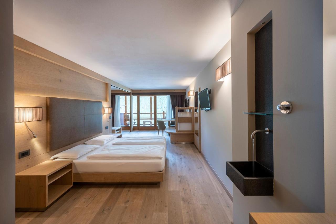 Design & Suite Hotel Ciarnadoi Vigo di Fassa Ngoại thất bức ảnh