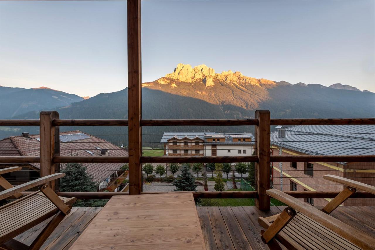 Design & Suite Hotel Ciarnadoi Vigo di Fassa Ngoại thất bức ảnh