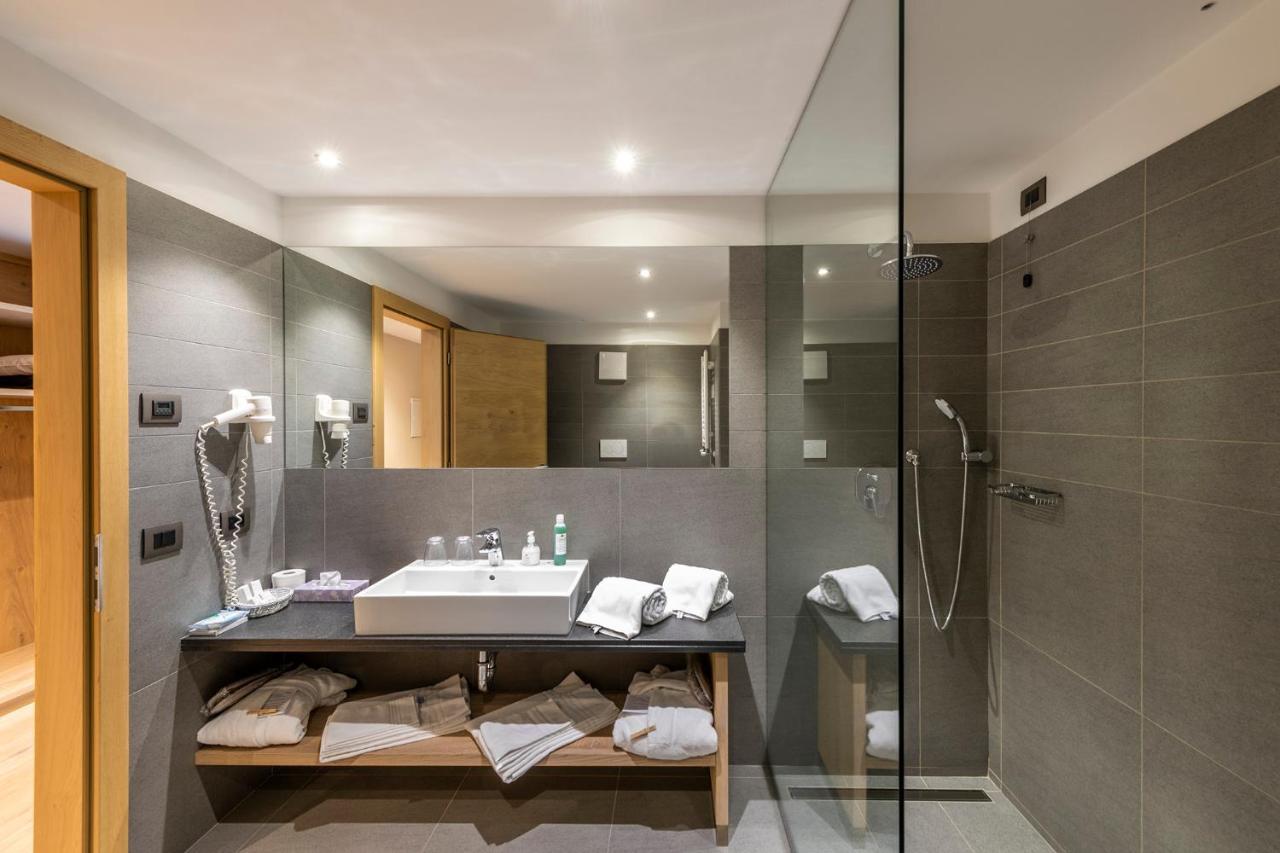Design & Suite Hotel Ciarnadoi Vigo di Fassa Ngoại thất bức ảnh