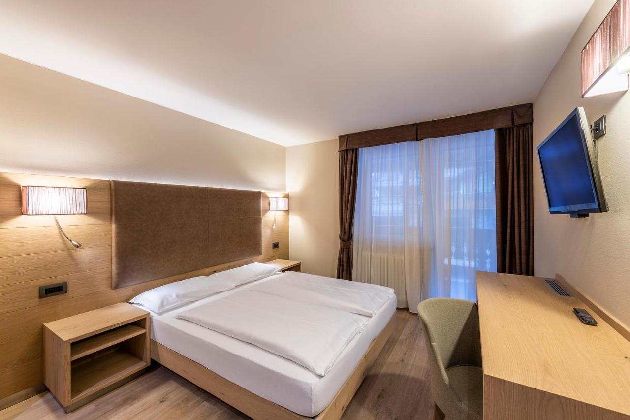 Design & Suite Hotel Ciarnadoi Vigo di Fassa Ngoại thất bức ảnh