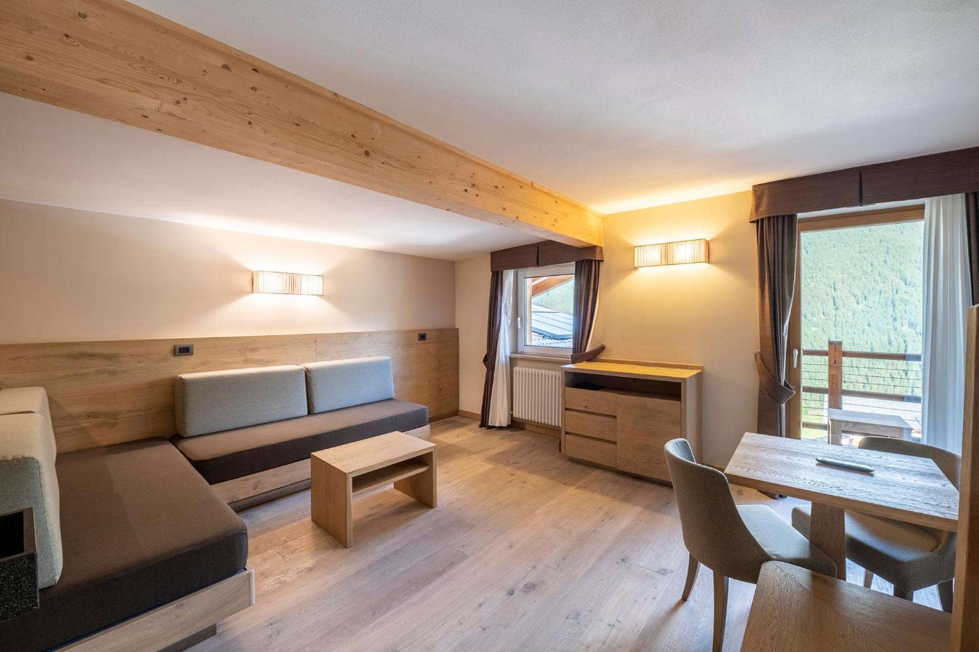 Design & Suite Hotel Ciarnadoi Vigo di Fassa Ngoại thất bức ảnh