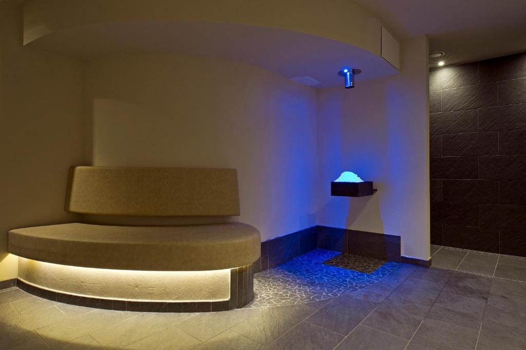 Design & Suite Hotel Ciarnadoi Vigo di Fassa Ngoại thất bức ảnh
